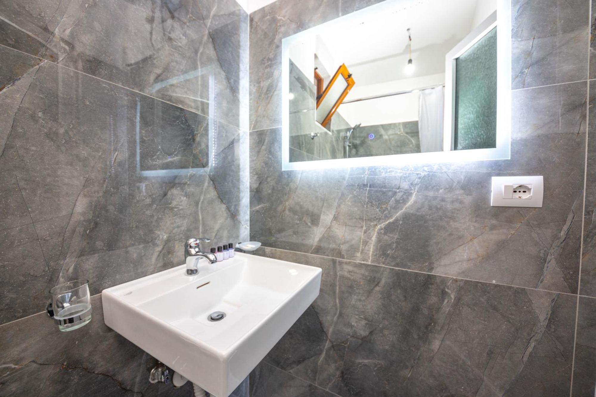 Enel Villa Sarande Luaran gambar